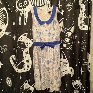 Retrolicious Peter Pan Collar Dress Blue Snowflakes on Beige